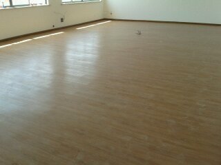 發爾潤牌高檔鋪地貼墻PTSAG墻地板——泡水無憂的理想選擇